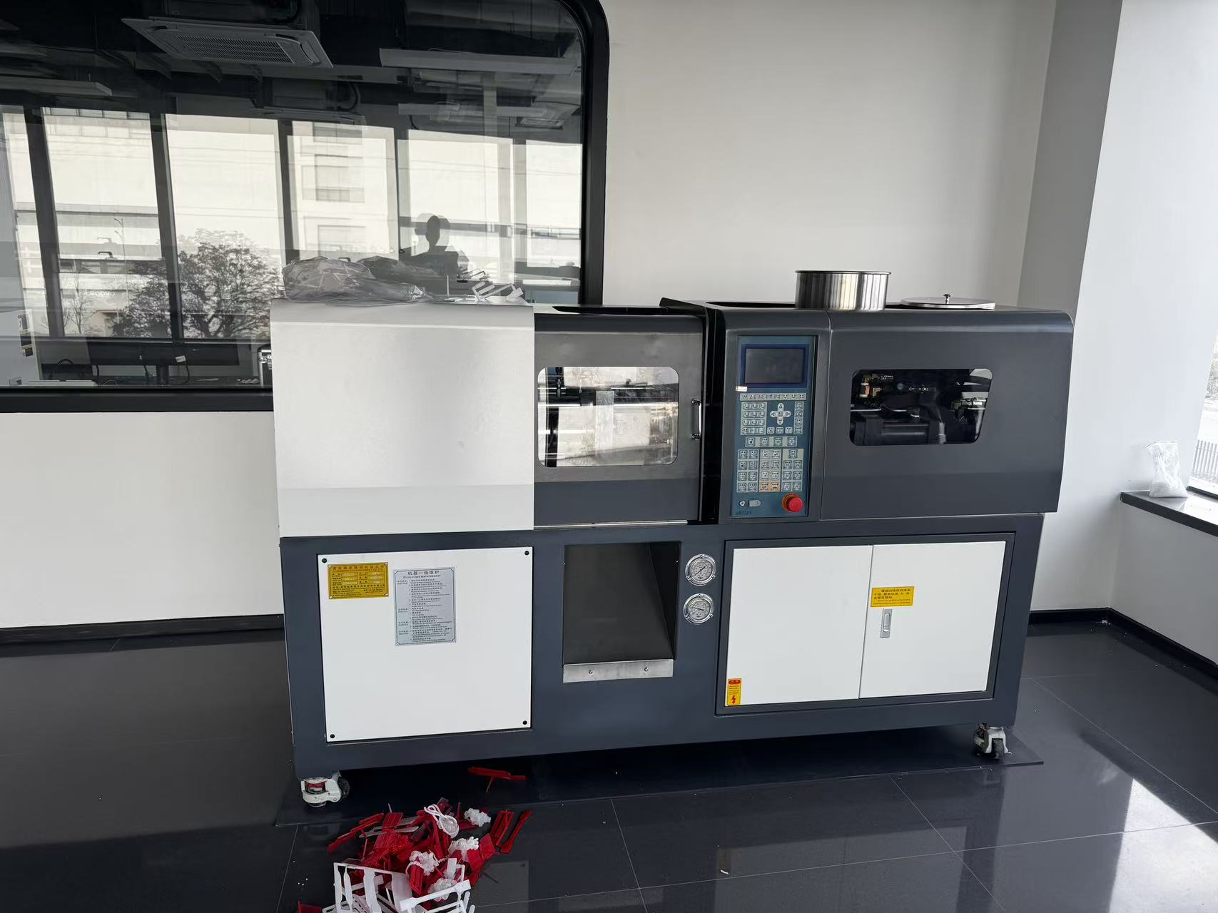 锡华成功交付精密注塑机，助力日丰新材加速新材料研发进程